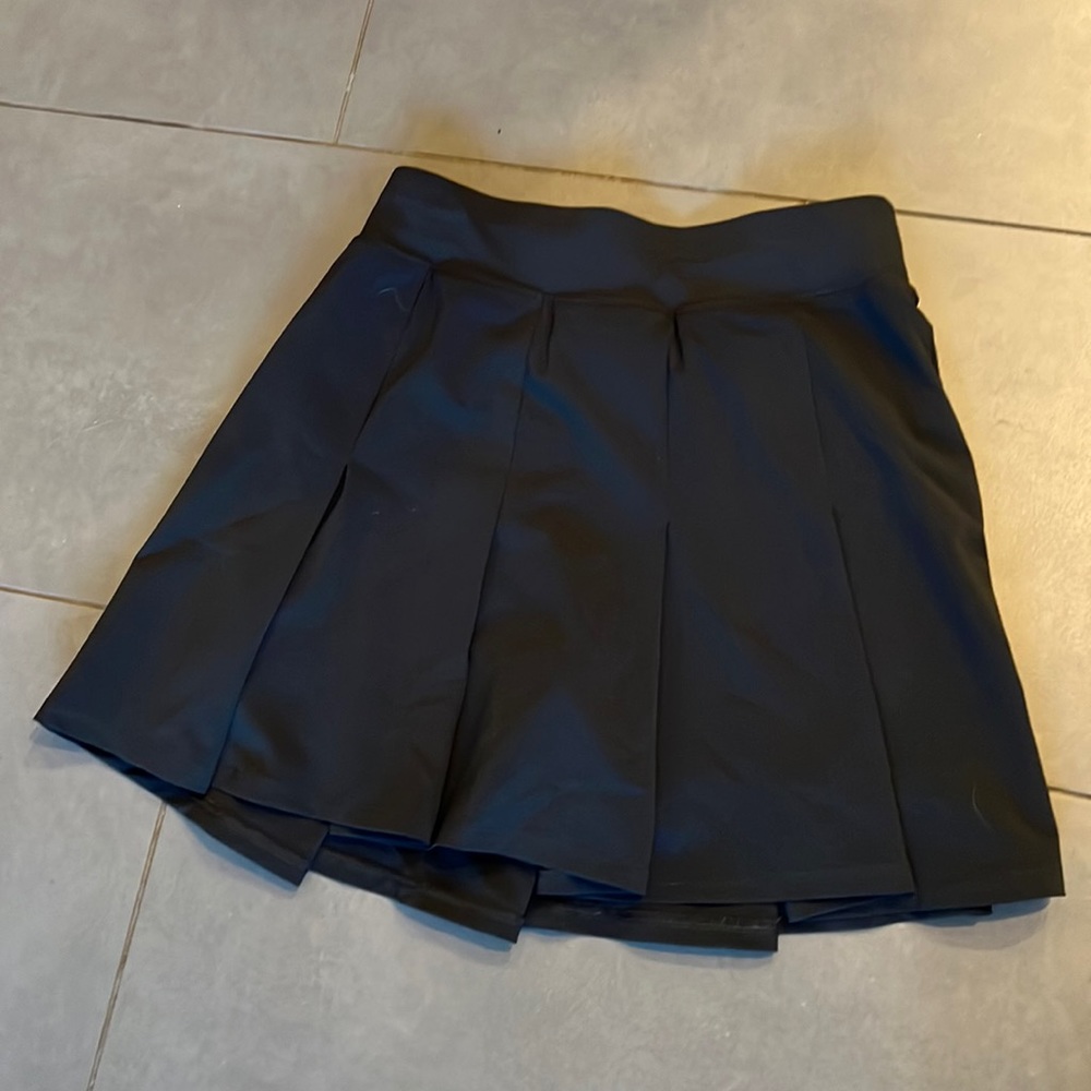 Pleated black golf skirt